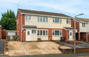 42, Park Avenue, Mold CH7 6XS