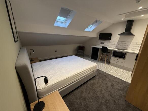 S5 Bedroom Pic 2.JPG