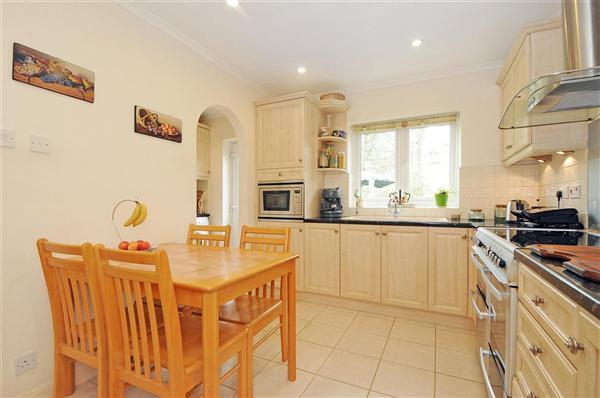KITCHEN/BREAKFAST