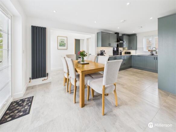 KITCHEN/DINING ROOM
