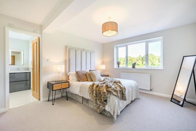 8482132-interior42.jpg