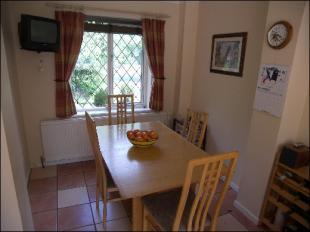 KITCHEN/BREAKFAST