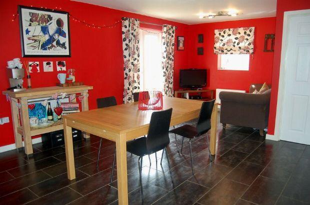 KITCHEN/FAMILY ROOM