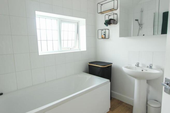 3 bed Semi-Detached to rent Image 12