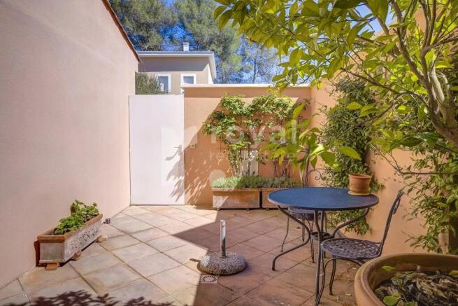 Private landscaped patio in an exclusive residenti