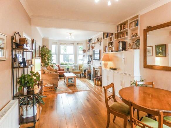 Dining area through to lounge.jpeg