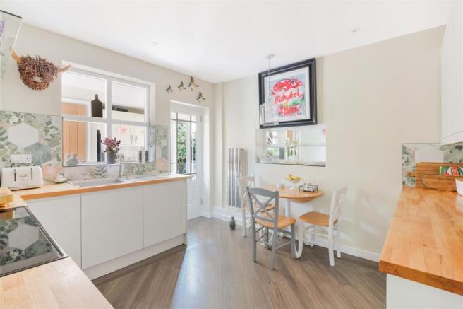 Hillside, Banstead photo 4