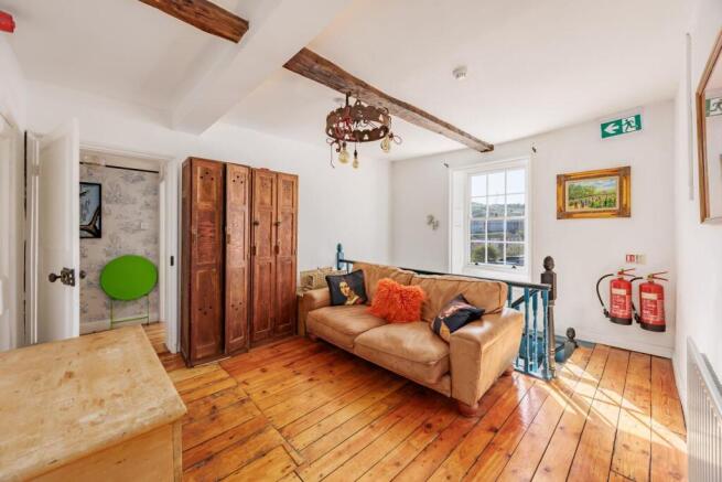 7 bed House for sale Image 12