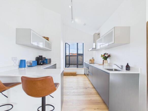 3 bed Penthouse for sale Image 5