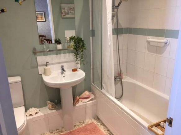 2 bed Flat for sale Image 5