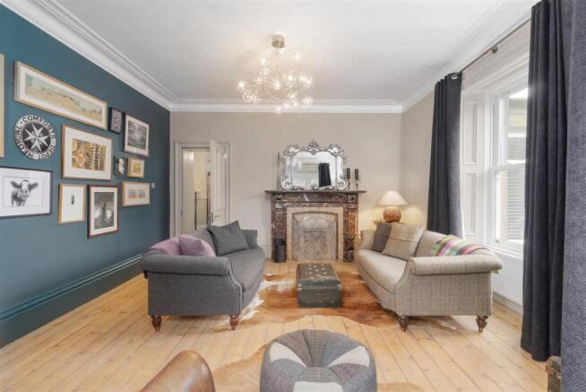 7 bed Detached for sale Image 4
