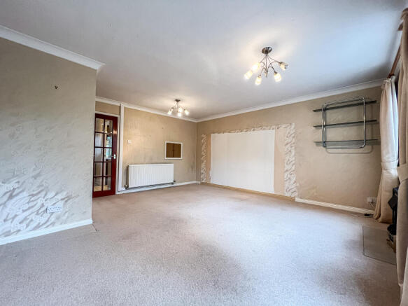 8 Wincanton Close - Lounge Diner (2)