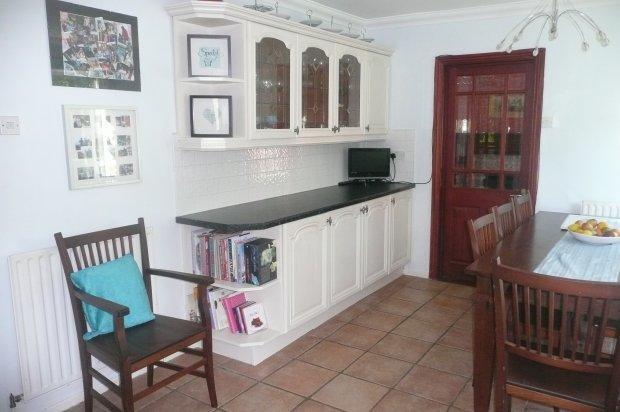 KITCHEN/BREAKAST ROOM