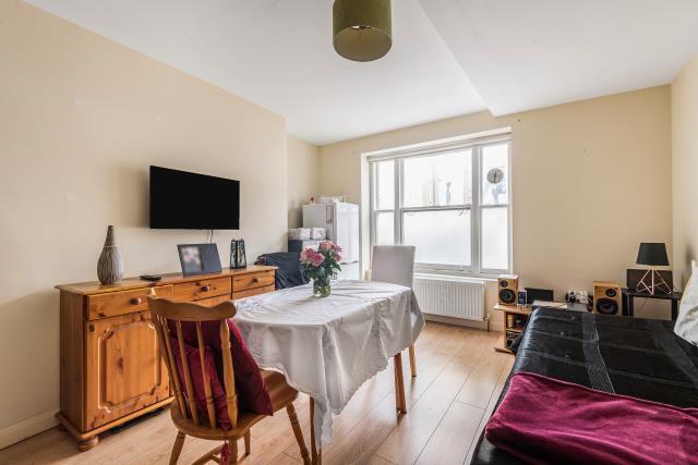 Living Room/Dining