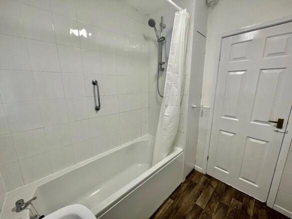 2 bed Flat to rent Image 9
