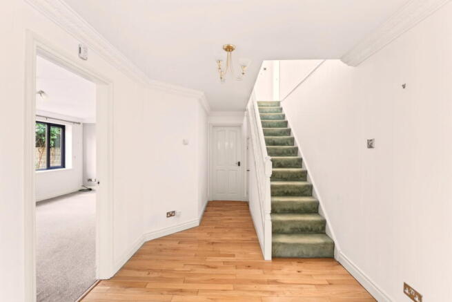 5 bed Detached for sale Image 5