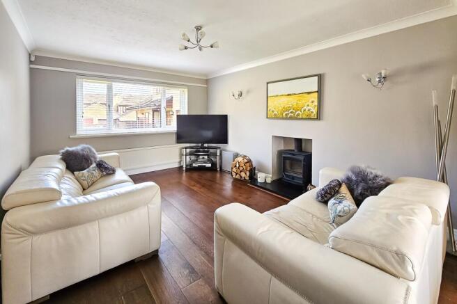 4 bed Detached for sale Image 9