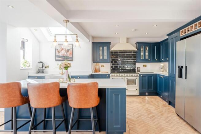 1.4 - kitchen breakfast area.jpg