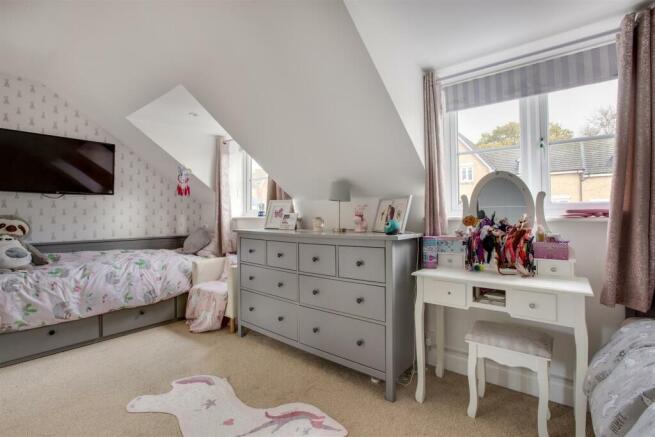 7 Red Kite Way, HP13 5SF-2.jpg