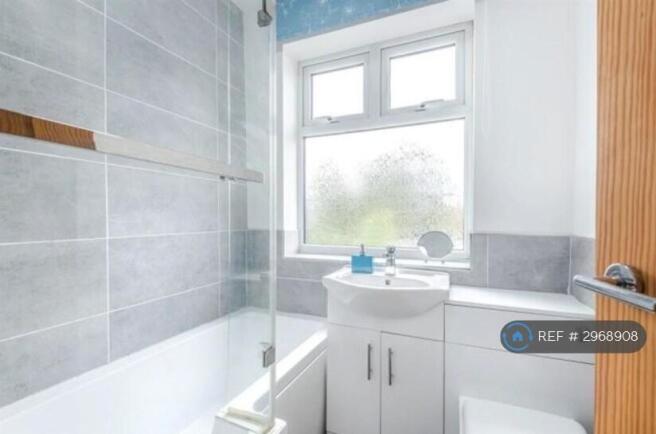 3 bed Semi-Detached to rent Image 8