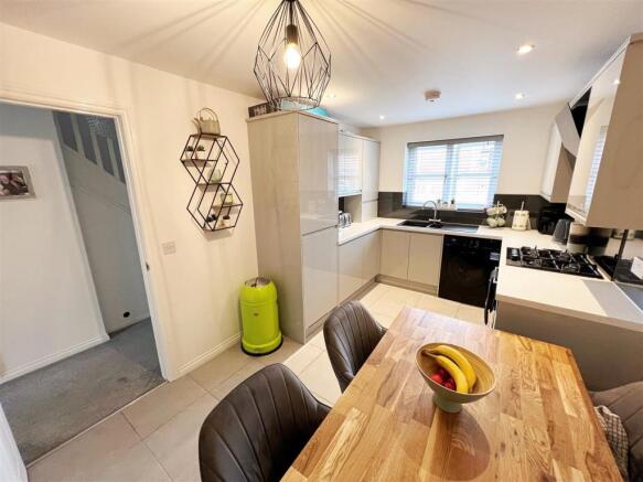 OPEN PLAN KITECHEN / DINER