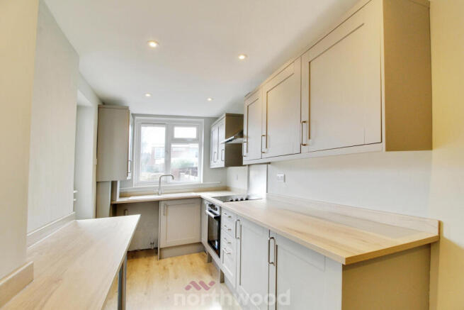 3 bed Terraced to rent Image 12