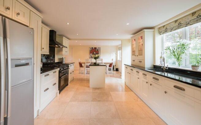 Kitchen / Dini...