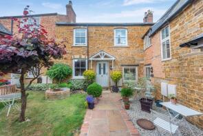 3 Crown Cottage, Toons Yard, High Street East, Oakham LE15 9QU