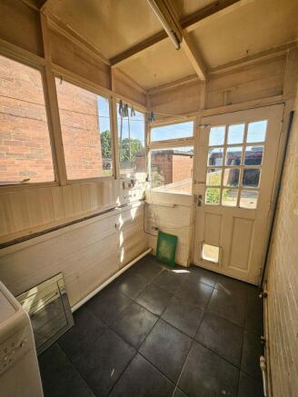 2 bed Terraced to rent Image 4