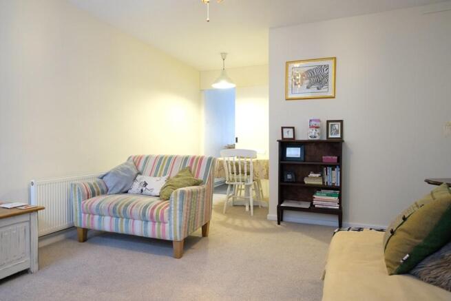 LOUNGE/DINING ROOM