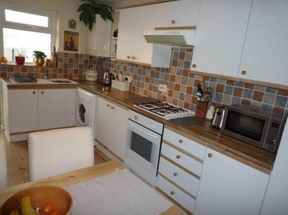 IMPRESSIVE DINING KITCHEN
