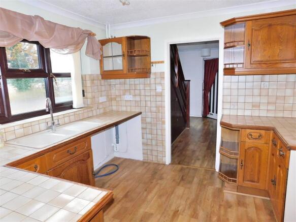 KITCHEN 1.JPG