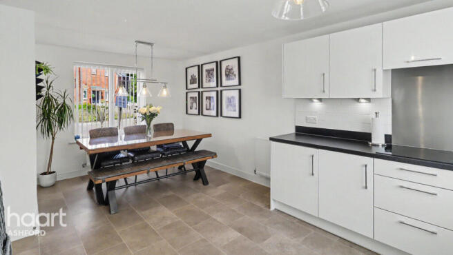 4-bed detached on Siegfried Close, Ashford, £450,000