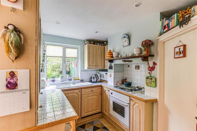 6. Kitchen.jpg