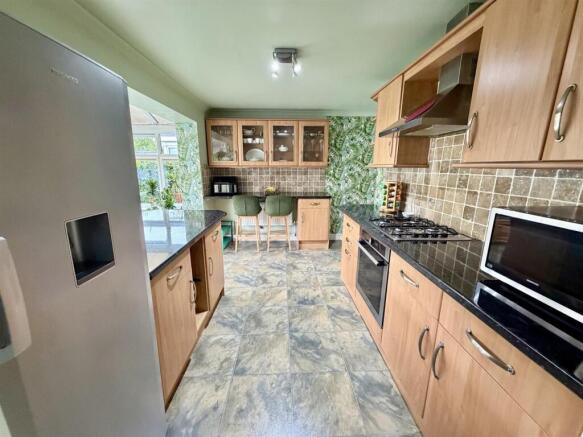 4 bed Semi-Detached for sale Image 12