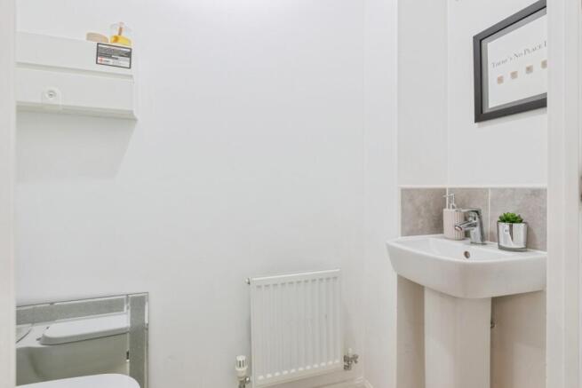3 bed Semi-Detached for sale Image 9