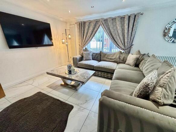 Staines Road, Wraysbury, Staines-upon-Thames, Staines-upon-Thames, TW19 5AH photo 3