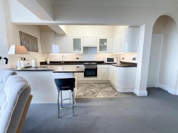 2 bed Flat for sale Image 9