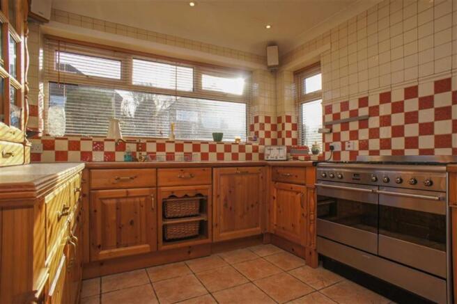 FITTED KITCHEN