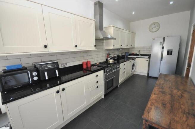3 bed Semi-Detached for sale Image 5