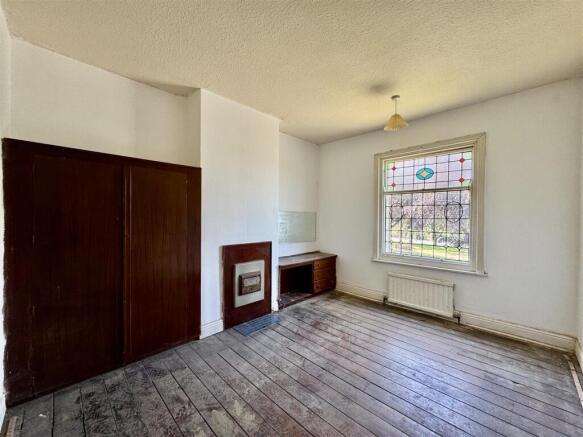 4 bed Semi-Detached for sale Image 4
