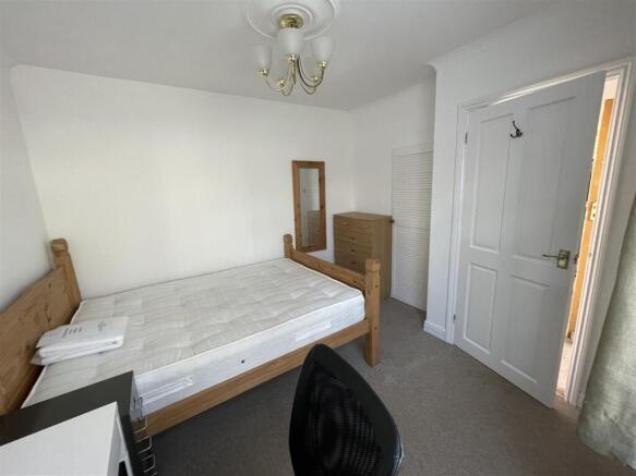 c Bed 4 b.jpg
