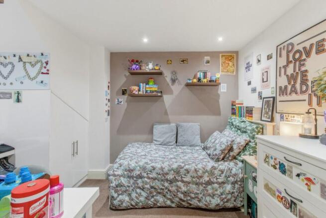 3 bed Town House for sale Image 5