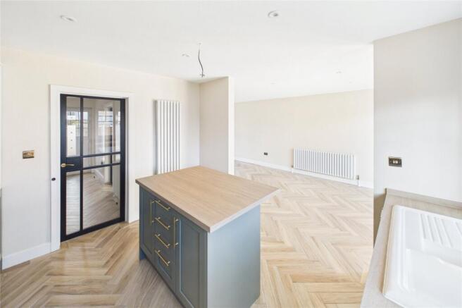 3 bed Semi-Detached for sale Image 8
