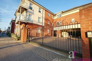 12, Taverners Lodge, Cockfosters Road, Enfield EN4 0DU