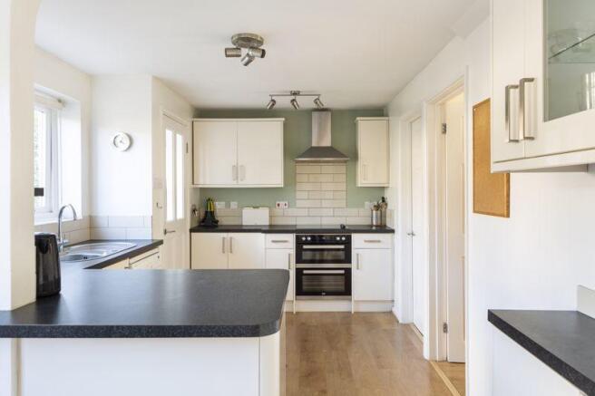 Kitchen / Dini...