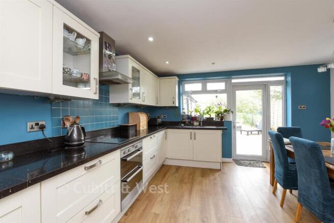 Kitchen/Dining Area