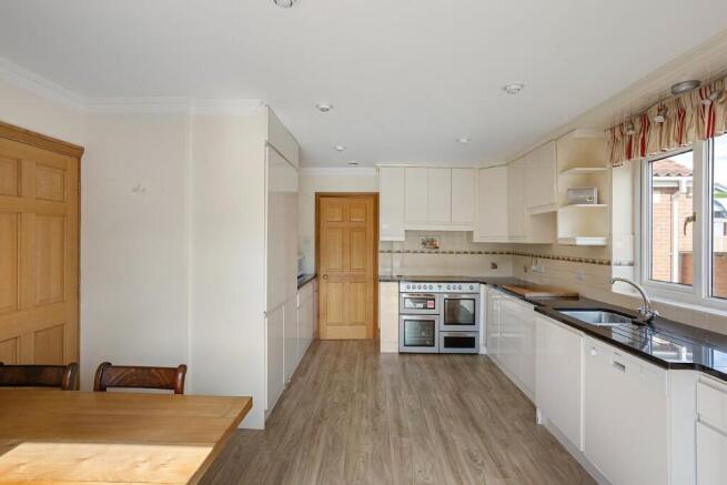 4 bed Detached for sale Image 6