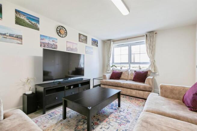 4 bed Detached for sale Image 2