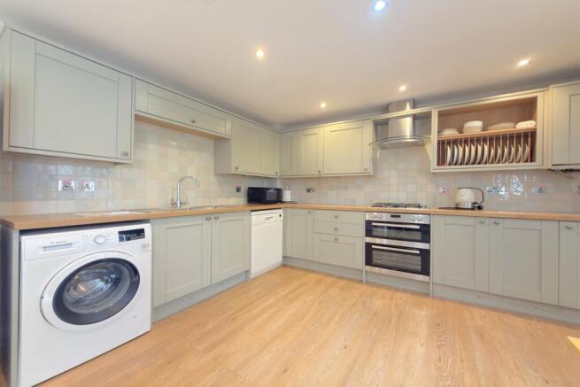 4 bed Detached for sale Image 7